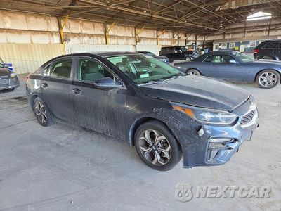 Czwarte zdjęcie samochodu z boku: 2019 KIA FORTE LXS VIN:3KPF24AD2KE066413 - miniatura
