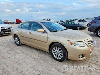 Czwarte zdjęcie samochodu z boku: 2010 TOYOTA CAMRY XLE V6 VIN:4T1BK3EK8AU109519 - miniatura