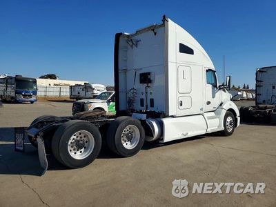 Trzecie zdjęcie samochodu z tyłu: 2020 KENWORTH T680 SEMI TRUCK VIN:1XKYDP9X3LJ311103 - miniatura