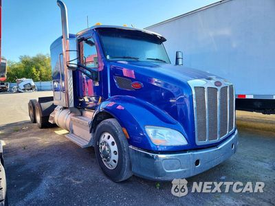Czwarte zdjęcie samochodu z boku: 2017 PETERBILT 579 SEMI TRUCK VIN:1XPBDP9X9HD420686 - miniatura