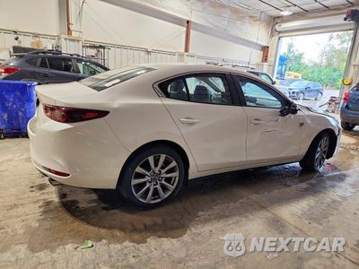Trzecie zdjęcie samochodu z tyłu: 2026 MAZDA 3 PREFERRED VIN:JM1BPACL2T1857855 - miniatura