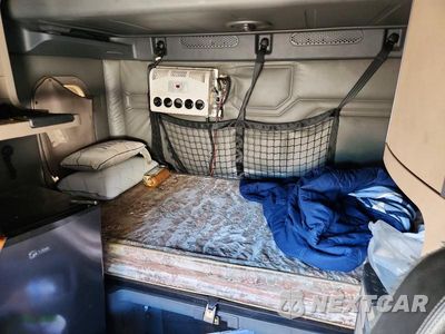 Zdjęcie 10 z 13 samochodu: 2018 FREIGHTLINER CASCADIA 125 SEMI TRUCK VIN:3AKJGLDR6JSHG6370 - miniatura