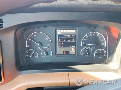 Zdjęcie 9 z 14 samochodu: 2018 FREIGHTLINER CASCADIA 126 SEMI TRUCK VIN:3AKJHHDRXJSJS5394 - miniatura