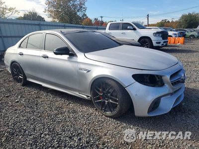 Czwarte zdjęcie samochodu z boku: 2019 MERCEDES-BENZ E 63 AMG-S 4MATIC VIN:WDDZF8KB0KA629375 - miniatura