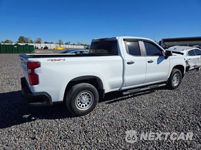 Trzecie zdjęcie samochodu z tyłu: 2019 CHEVROLET SILVERADO K1500 VIN:1GCRYAEH7KZ254114 - miniatura