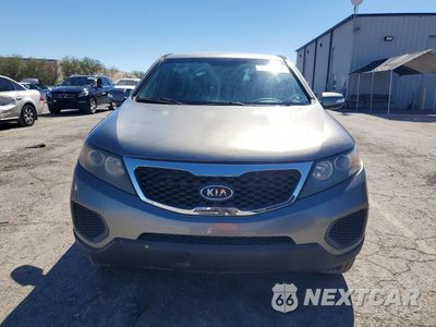 Piąte zdjęcie samochodu w środku: 2011 KIA SORENTO LX VIN:5XYKT3A15BG171803 - miniatura