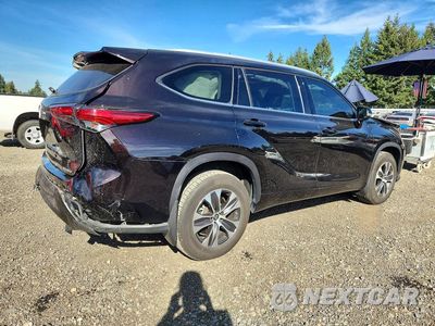 Trzecie zdjęcie samochodu z tyłu: 2022 TOYOTA HIGHLANDER XLE VIN:5TDHZRBH3NS194723 - miniatura
