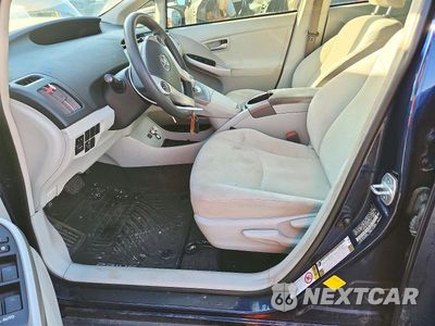 Zdjęcie 7 z 12 samochodu: 2014 TOYOTA PRIUS TWO VIN:JTDKN3DU0E0386290 - miniatura