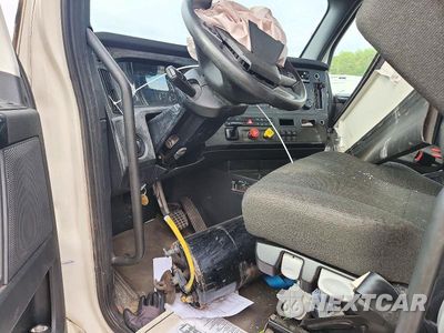 Zdjęcie 8 z 12 samochodu: 2023 FREIGHTLINER CASCADIA 126 SEMI TRUCK VIN:3AKJHLDV5PDNY4622 - miniatura