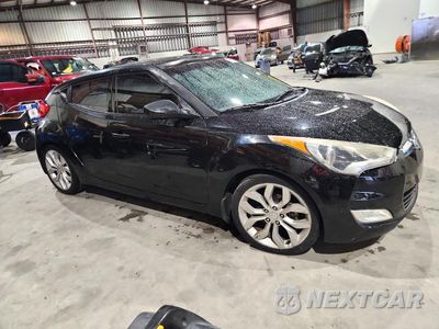 Czwarte zdjęcie samochodu z boku: 2013 HYUNDAI VELOSTER BASE VIN:KMHTC6AD6DU130920 - miniatura