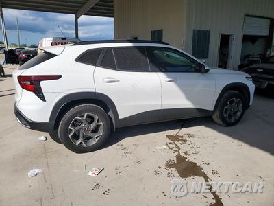 Trzecie zdjęcie samochodu z tyłu: 2025 CHEVROLET TRAX 1LT VIN:KL77LHEP2SC043344 - miniatura