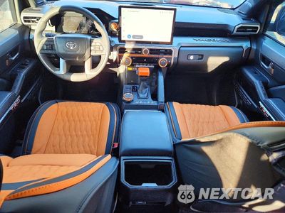Zdjęcie 8 z 12 samochodu: 2025 TOYOTA TACOMA TRD OFF-ROAD HV VIN:3TYLC5LN5ST037848 - miniatura