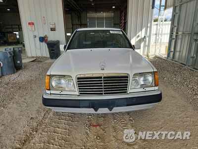 Piąte zdjęcie samochodu w środku: 1992 MERCEDES-BENZ 300 TE 4MATIC VIN:WDBED90D0NF197112 - miniatura