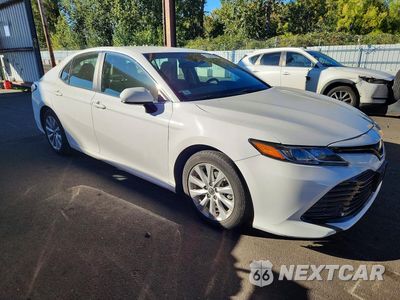 Czwarte zdjęcie samochodu z boku: 2018 TOYOTA CAMRY LE VIN:4T1B11HK2JU062636 - miniatura