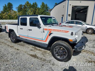 Czwarte zdjęcie samochodu z boku: 2020 JEEP GLADIATOR OVERLAND VIN:1C6HJTFG8LL130172 - miniatura