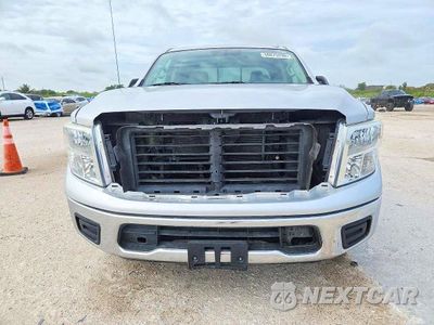 Piąte zdjęcie samochodu w środku: 2017 NISSAN TITAN SV VIN:1N6AA1EK2HN518012 - miniatura