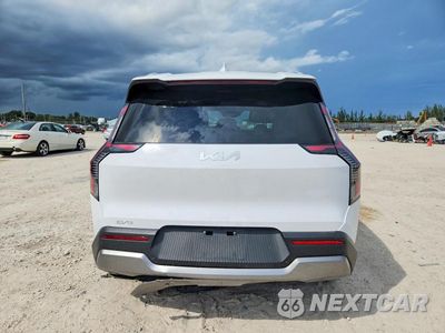 Zdjęcie 6 z 13 samochodu: 2025 KIA EV9 WIND VIN:5XYAFFS54SG002815 - miniatura