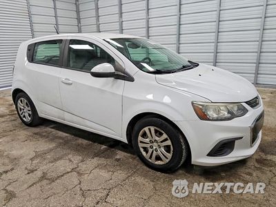 Czwarte zdjęcie samochodu z boku: 2018 CHEVROLET SONIC VIN:1G1JG6SH9J4133526 - miniatura