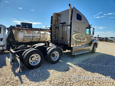 Trzecie zdjęcie samochodu z tyłu: 2012 FREIGHTLINER CASCADIA SEMI TRUCK VIN:1FVXA7007CDBN3452 - miniatura