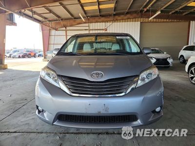 Piąte zdjęcie samochodu w środku: 2014 TOYOTA SIENNA XLE 8-PASSENGER VIN:5TDYK3DC1ES453986 - miniatura