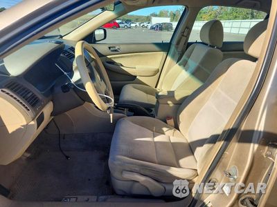 Zdjęcie 7 z 12 samochodu: 2004 HONDA ACCORD LX VIN:1HGCM56324A157935 - miniatura