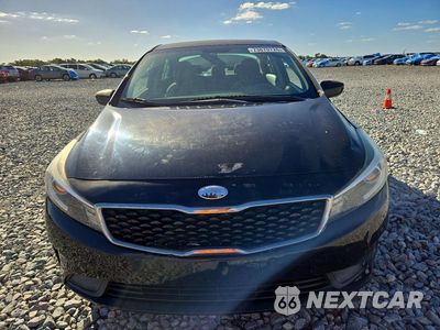 Piąte zdjęcie samochodu w środku: 2017 KIA FORTE LX VIN:3KPFL4A77HE127240 - miniatura