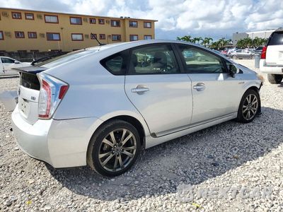 Trzecie zdjęcie samochodu z tyłu: 2013 TOYOTA PRIUS THREE VIN:JTDKN3DU0D5545987 - miniatura