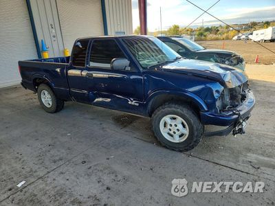Czwarte zdjęcie samochodu z boku: 2003 CHEVROLET S TRUCK S10 VIN:1GCDT19XX38147463 - miniatura