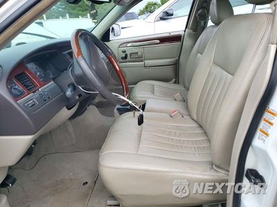 Zdjęcie 7 z 12 samochodu: 2003 LINCOLN TOWN CAR SIGNATURE VIN:1LNHM82W43Y643251 - miniatura