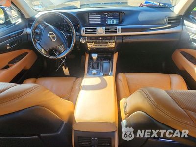 Zdjęcie 8 z 12 samochodu: 2014 LEXUS LS 460 VIN:JTHCL5EF1E5020393 - miniatura
