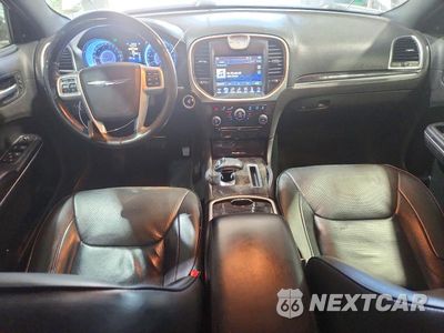 Zdjęcie 8 z 12 samochodu: 2014 CHRYSLER 300C VIN:2C3CCAEG1EH323772 - miniatura