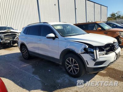 Czwarte zdjęcie samochodu z boku: 2020 VOLKSWAGEN TIGUAN SE VIN:3VV2B7AX8LM116606 - miniatura