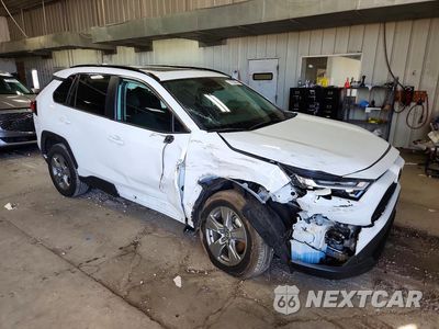 Czwarte zdjęcie samochodu z boku: 2024 TOYOTA RAV4 XLE VIN:2T3P1RFV9RC430865 - miniatura