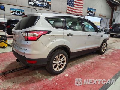 Trzecie zdjęcie samochodu z tyłu: 2017 FORD ESCAPE S VIN:1FMCU0F70HUD60066 - miniatura