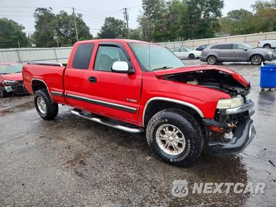 Czwarte zdjęcie samochodu z boku: 1999 CHEVROLET SILVERADO K1500 VIN:1GCEK19T1XE105324 - miniatura