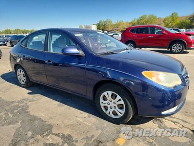Czwarte zdjęcie samochodu z boku: 2010 HYUNDAI ELANTRA BASE VIN:KMHDU4AD1AU936746 - miniatura