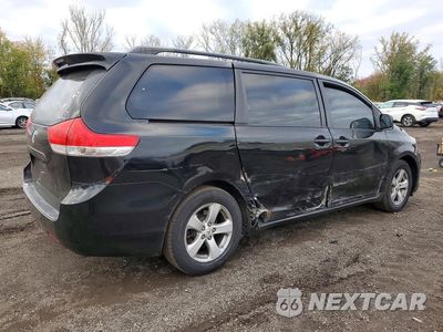 Trzecie zdjęcie samochodu z tyłu: 2012 TOYOTA SIENNA LE VIN:5TDKK3DC0CS268024 - miniatura