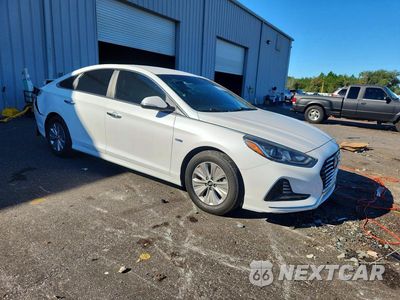 Czwarte zdjęcie samochodu z boku: 2019 HYUNDAI SONATA HYBRID SE VIN:KMHE24L34KA091683 - miniatura