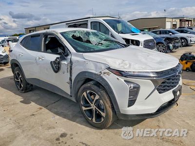 Czwarte zdjęcie samochodu z boku: 2025 CHEVROLET TRAX 1RS VIN:KL77LGEP6SC293678 - miniatura