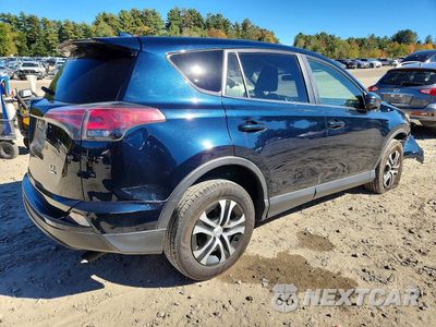Trzecie zdjęcie samochodu z tyłu: 2017 TOYOTA RAV4 LE VIN:JTMBFREVXHJ171473 - miniatura