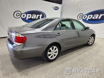 Trzecie zdjęcie samochodu z tyłu: 2005 TOYOTA CAMRY XLE V6 VIN:4T1BF32KX5U609387 - miniatura