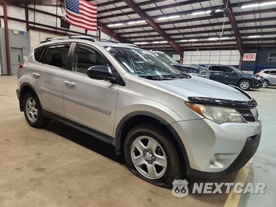 Czwarte zdjęcie samochodu z boku: 2015 TOYOTA RAV4 LE VIN:JTMBFREV5FD149585 - miniatura