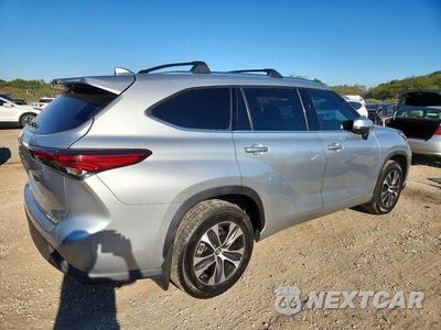 Trzecie zdjęcie samochodu z tyłu: 2021 TOYOTA HIGHLANDER XLE VIN:5TDHZRBH9MS064413 - miniatura