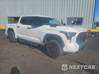 Czwarte zdjęcie samochodu z boku: 2023 TOYOTA TUNDRA TRD PRO HV VIN:5TFPC5DB5PX028652 - miniatura