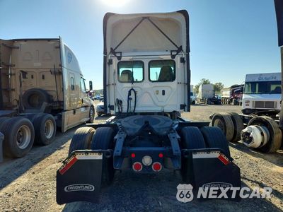 Zdjęcie 6 z 13 samochodu: 2022 FREIGHTLINER CASCADIA 116 SEMI TRUCK VIN:3AKBHSFM1NDNK7947 - miniatura
