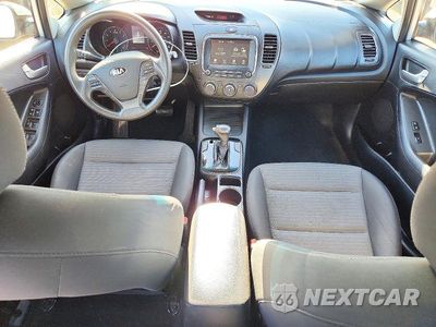 Zdjęcie 8 z 12 samochodu: 2018 KIA FORTE LX VIN:3KPFL4A70JE238637 - miniatura
