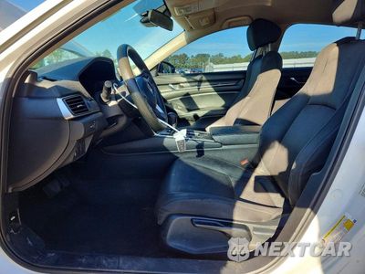 Zdjęcie 7 z 12 samochodu: 2018 HONDA ACCORD LX VIN:1HGCV1F17JA115941 - miniatura