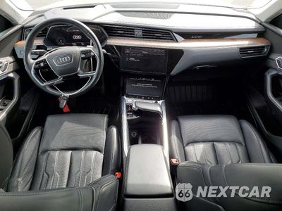 Zdjęcie 8 z 13 samochodu: 2019 AUDI E-TRON PRESTIGE VIN:WA1VABGEXKB019009 - miniatura