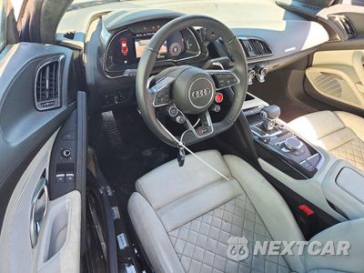 Zdjęcie 8 z 12 samochodu: 2021 AUDI R8 VIN:WUAKBAFX5M7901345 - miniatura