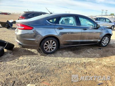 Trzecie zdjęcie samochodu z tyłu: 2017 FORD FUSION S VIN:3FA6P0G77HR392520 - miniatura